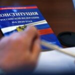 «Сейчас или никогда»: политолог рассказал, почему Путин торопится с голосованием по Конституции